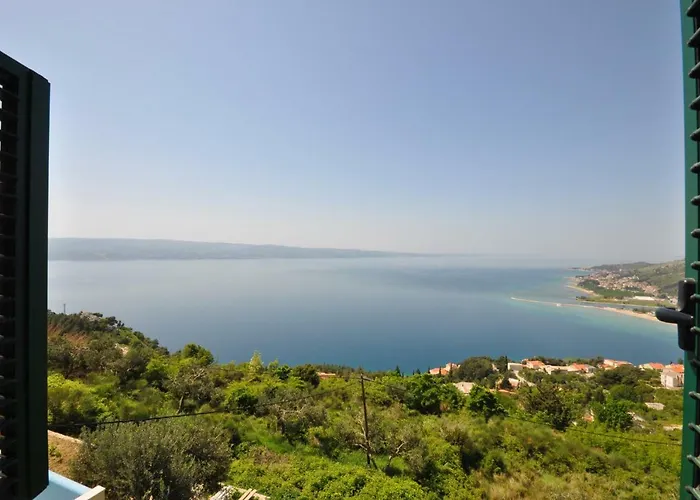 Almissa 아파트 오미스